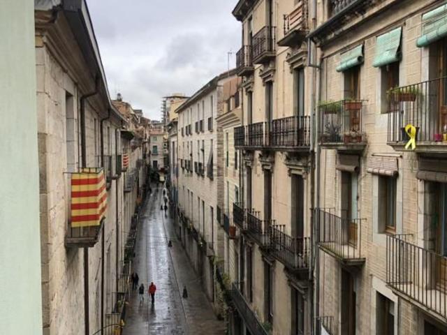 Piso, Girona
