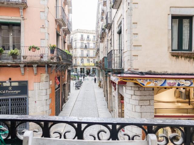 Piso, Girona