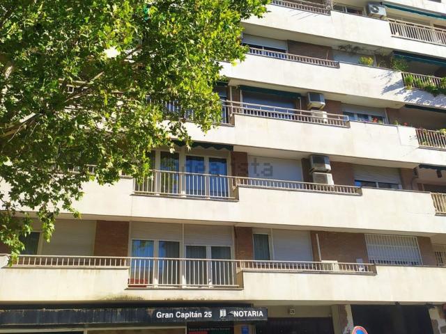 Piso, Gran Capitán, Granada