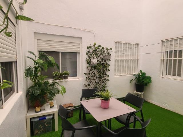 ¡Piso ideal para estudiantes en El Zapillo!