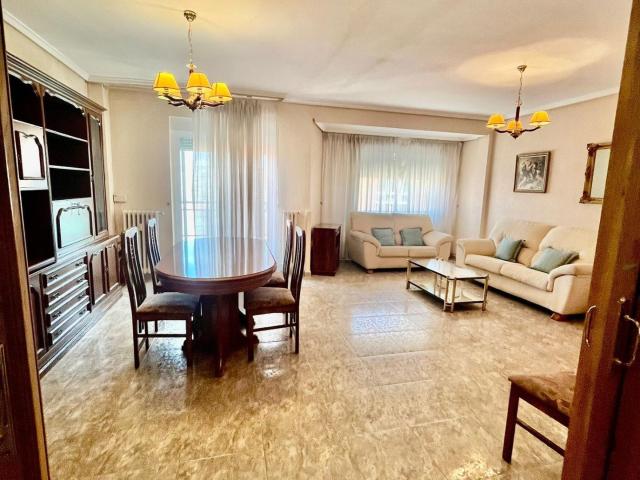 PISO IDEAL PARA FAMILIAS CON 4 DORMITORIOS Y 2 BAÑOS