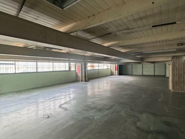 PISO INDUSTRIAL EN ALQUILER 1.177 M2 URB.BOLEITA