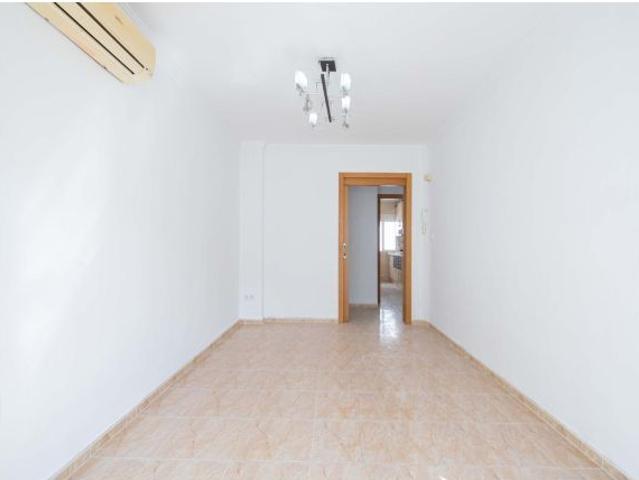 Piso junto a la estación de Santa Justa