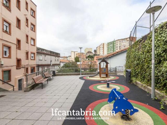 Piso junto al funicular del Río de la Pila