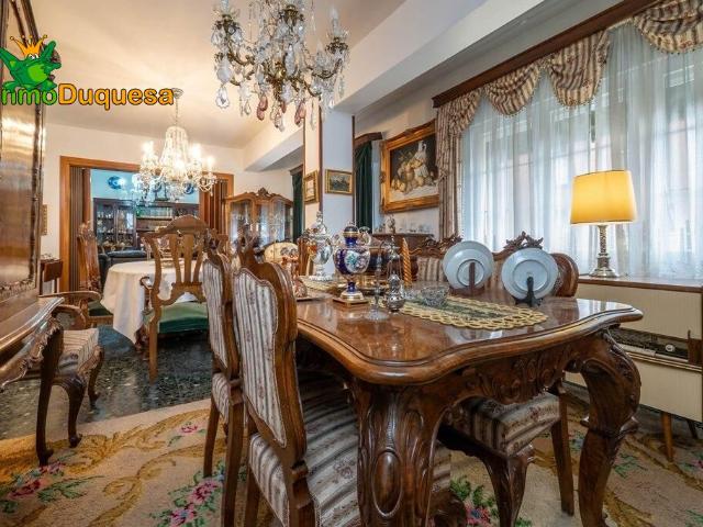 Piso junto plaza Socrates. con 4 Dorm. Y aparcamiento opcional