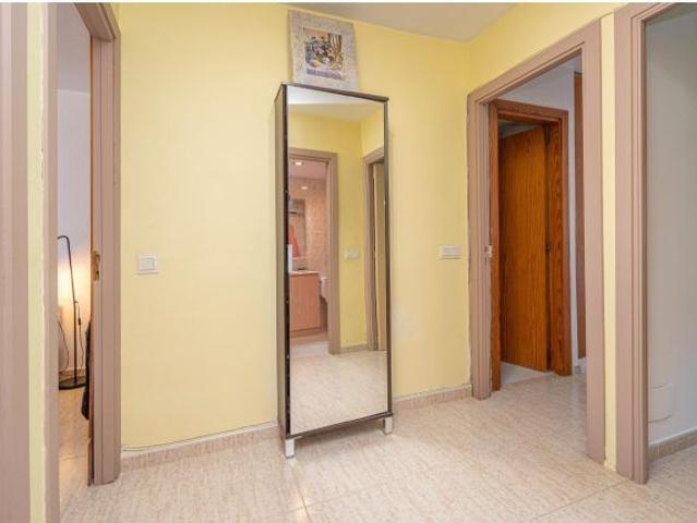 Piso luminoso con 4 habitaciones y 2 baños
