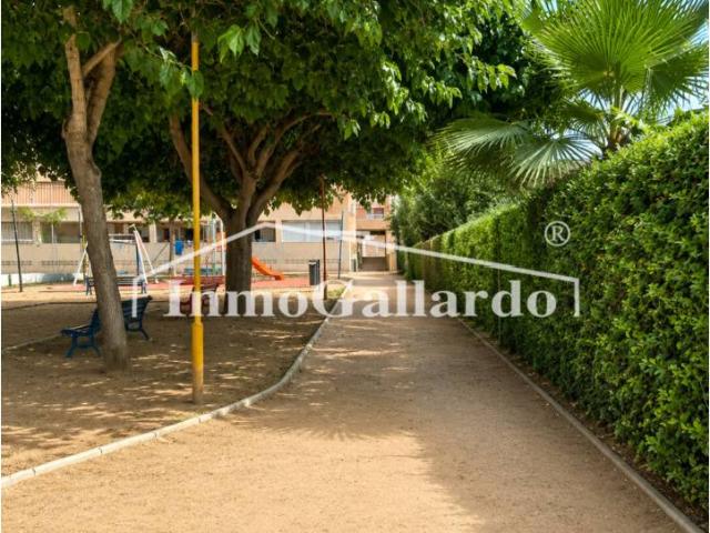 Piso luminoso con patio privado a 100 metros de la playa