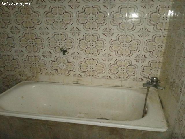 Piso luminoso de 2 dormitorios en Algeciras: excelente oportunidad de inversión