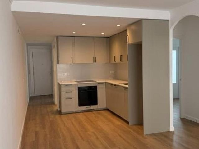 Piso luminoso de 3 habitaciones, 2 baños y ascensor en excelente zona