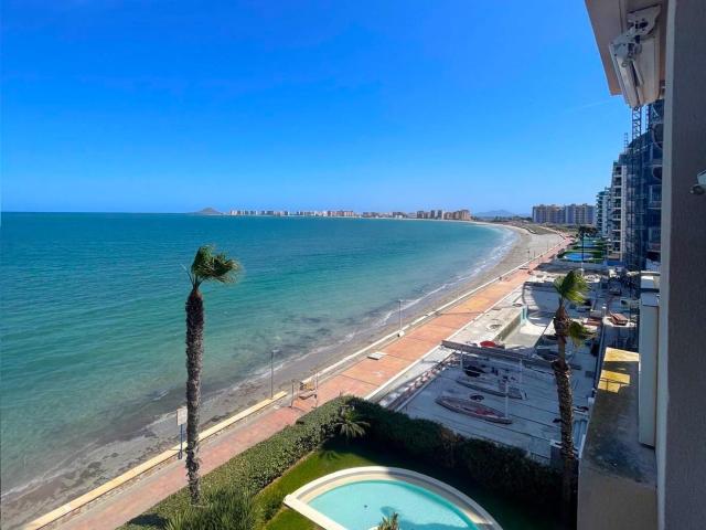 Piso Luminoso en Primera Línea de Playa con Vistas Despejadas La Manga del Mar Menor