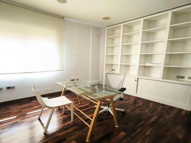 Piso luminoso en primera línea de Trapería, Murcia €1250/mes