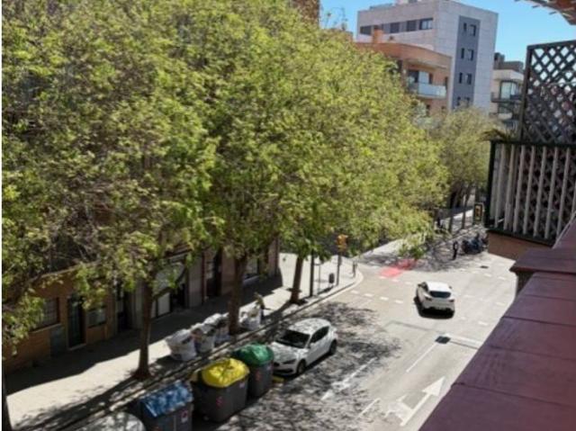 Piso luminoso y acogedor en la entrada de Barcelona