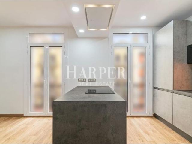 Piso luminoso y renovado de 2 habitaciones en Eixample