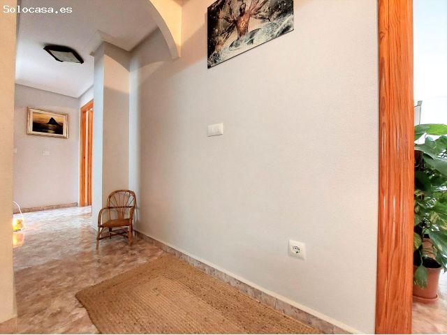 Piso luminosos de tres dormitorios y garaje en las Yucas
