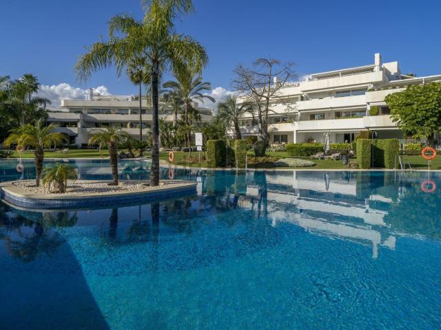 Piso, Las Brisas, Marbella