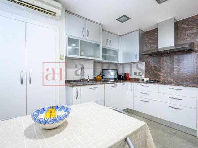 PISO LISTO PARA ENTRAR A VIVIR, CON GRAN BALCÓN Y PISCINA COMUNITARIA EN LA MATERNITAT I SANT RAMON