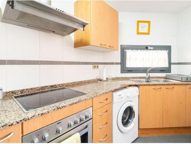 Piso listo para entrar a vivir en Deltebre con parking y piscina comunitaria