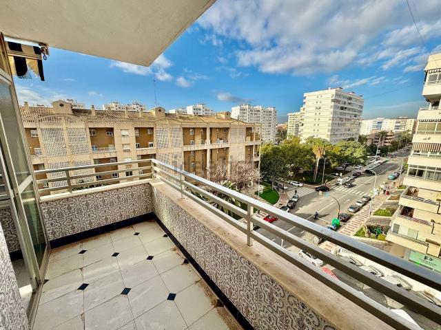 Piso, Los Guindos Parque Mediterráneo Santa Paula, Málaga