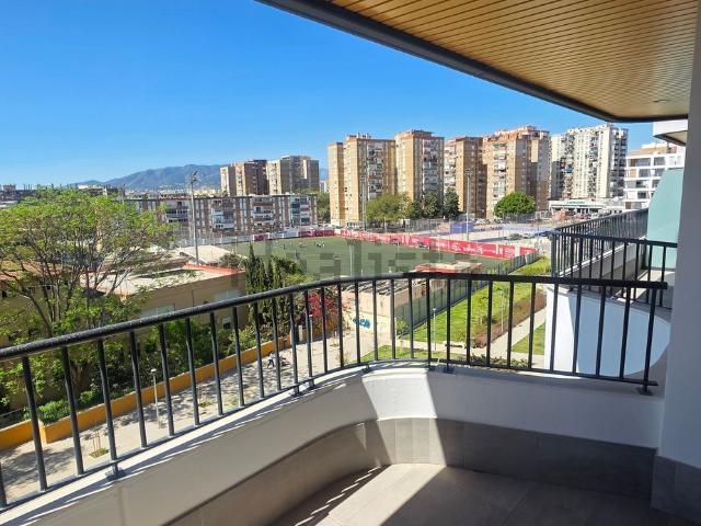 Piso, Los Guindos Parque Mediterráneo Santa Paula, Málaga