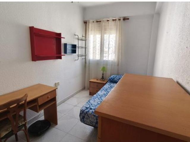 Piso para 3 estudiantes
