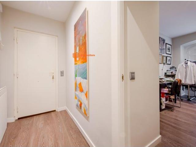 PISO PARA ENTRAR A VIVIR CON 4 BALCONES A LA CALLE