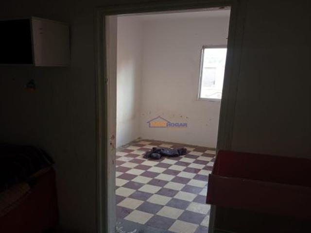 Piso para reformar con terraza en Pescadería – Almería PRECIO: 28.000 €