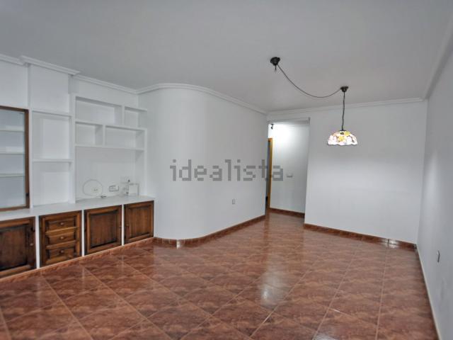 Piso, Pilar de la Horadada