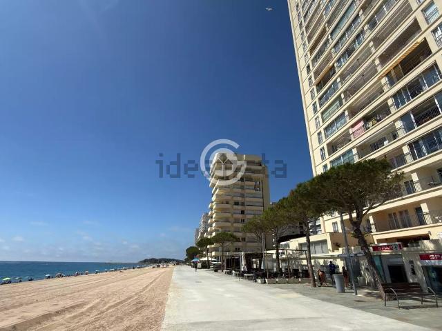 Piso, Platja Llarga, Castell Platja d&apos Aro