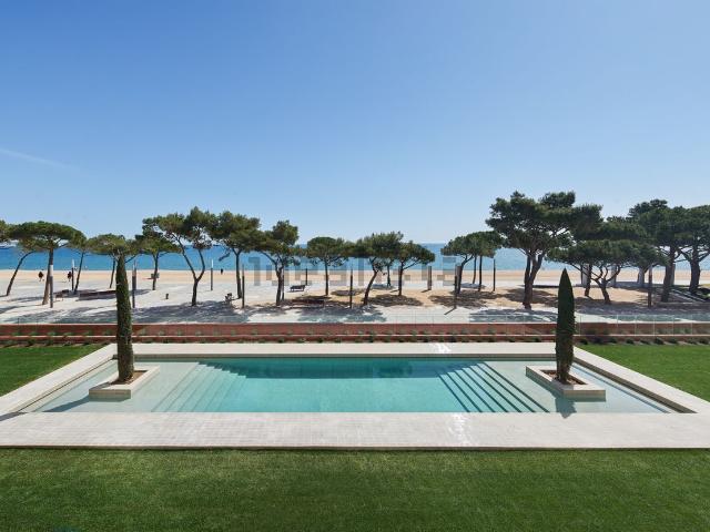 Piso, Platja Llarga, Castell Platja d&apos Aro