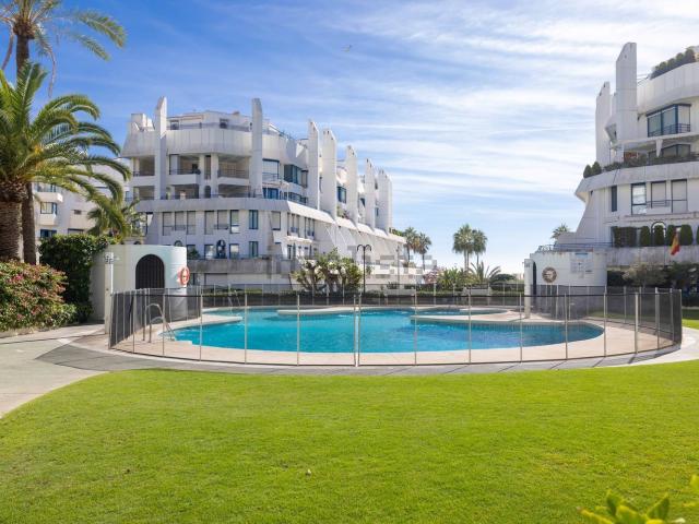 Piso, Playa de la Fontanilla, Marbella