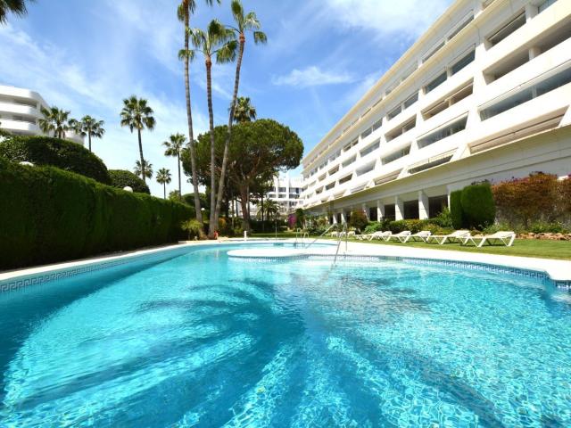 Piso, Playa de la Fontanilla, Marbella