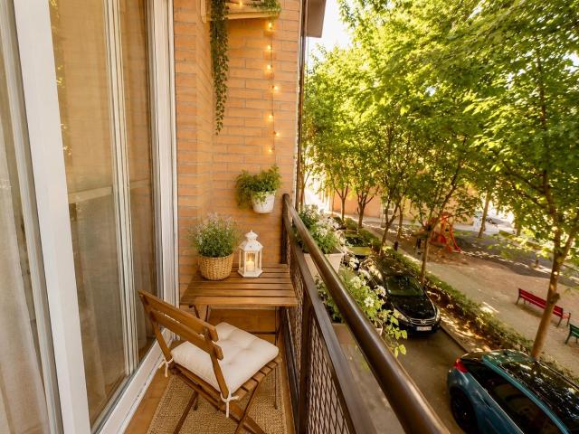 Piso reformado, totalmente exterior, con 2 balcones y ascensor en Torrent