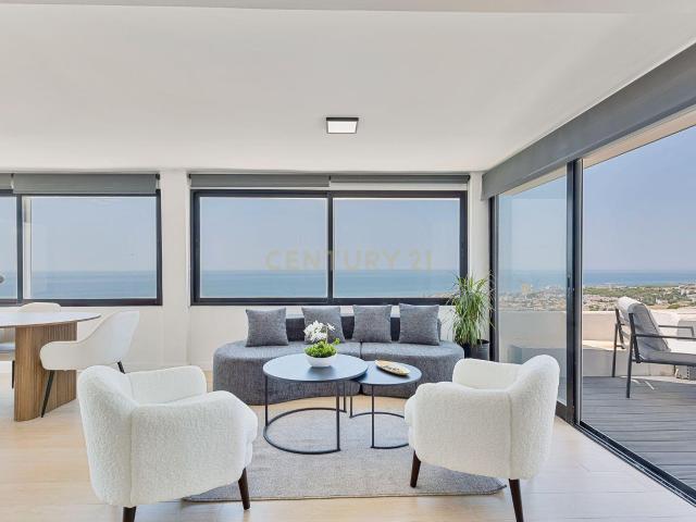 PISO REFORMADO A ESTRENAR CON VISTAS PANORÁMICAS AL MAR, DOS TERRAZAS Y PISCINA EN MIJAS COSTA