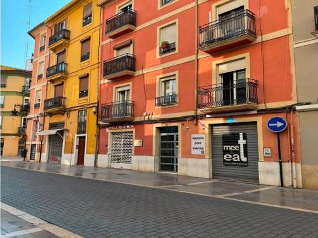 Piso reformado con 2 habitaciones y gran terraza en el corazón de Valencia