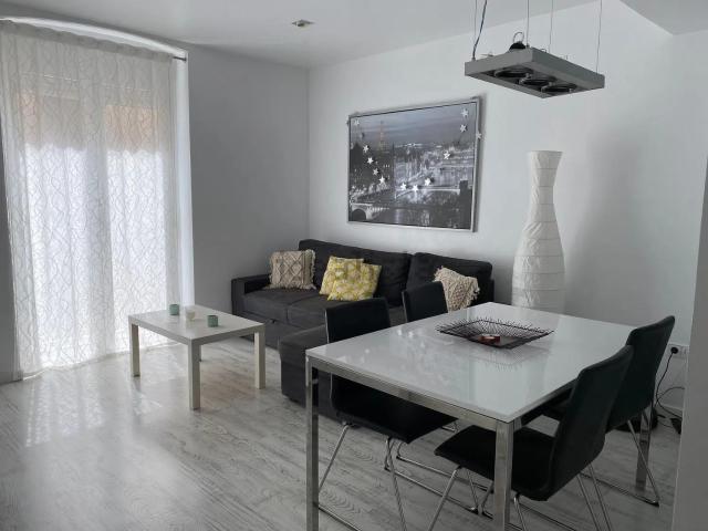 Piso reformado con 2 habitaciones y gran terraza en el corazón de Valencia