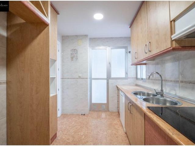 Piso reformado con cochera junto Recogidas