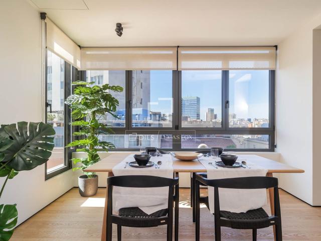 Piso reformado con cuatro habitaciones de gran tamaño y una. 224m² Barcelona