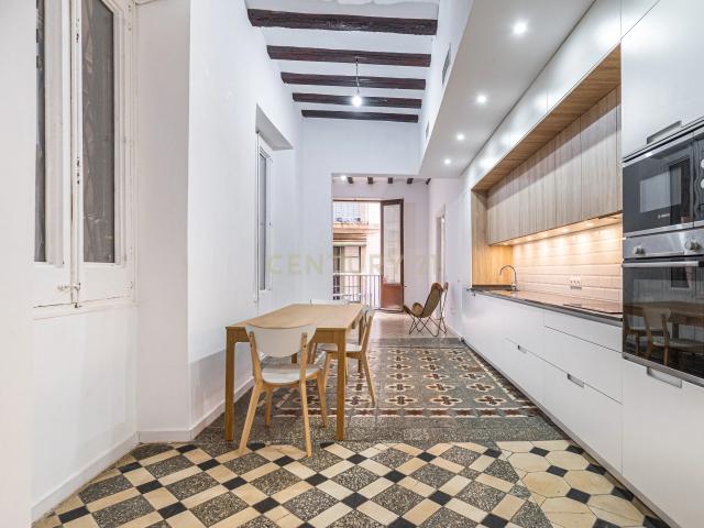 Piso reformado con dos suites entre Ferran y Boqueria El Gòtic