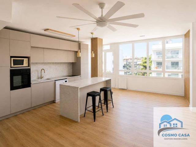 Piso reformado con piscina, jardín comunitario y solárium