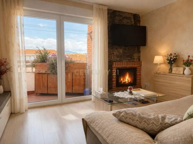Piso reformado con terraza, chimenea y vistas panorámicas a Madrid y la montaña