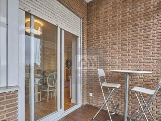Piso reformado con terraza de tres habitaciones y dos baños en el Viso