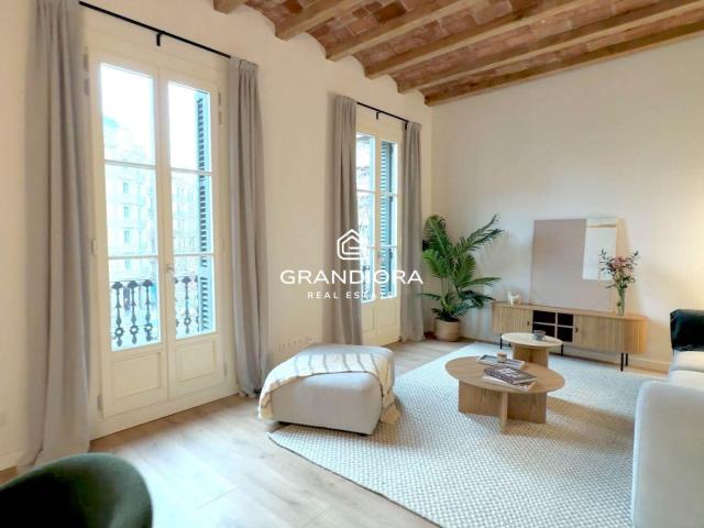 Piso reformado con terraza en Carrer Aribau – Centro de Barc. 78m² Barcelona