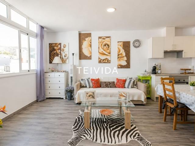 ¡Piso reformado con terraza en La Camella! 55m² Arona