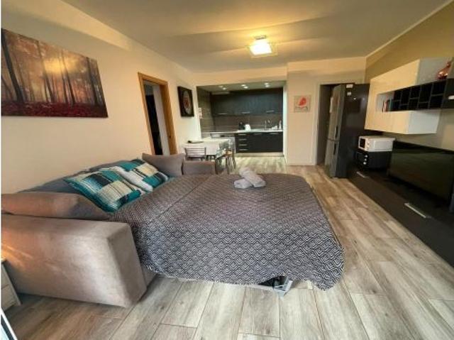 Piso Reformado de 2 Habitaciones en Los Cristianos con Piscina