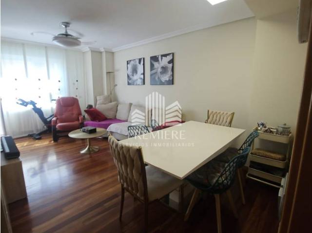 Piso reformado de 3 dormitorios con 2 baños y opción de garaje