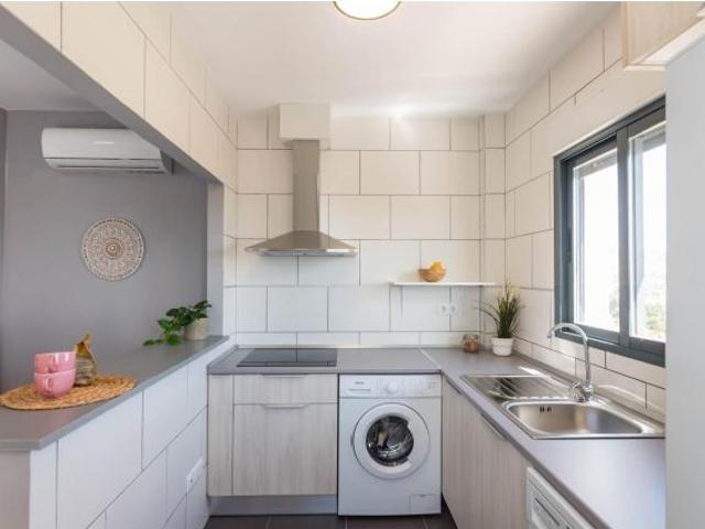 Piso Reformado de 3 Dormitorios con Terraza, Solárium Privado y Piscina frente al Balneario de Leana