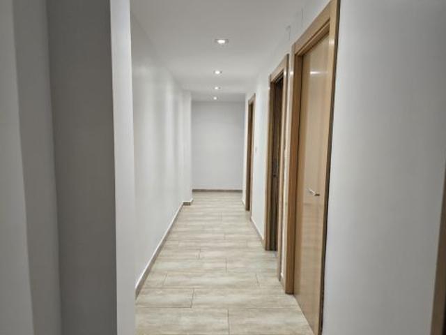 Piso reformado de 3 dormitorios junto a Mercadona – Mondragones / Ribera del Beiro