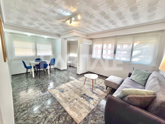 Piso reformado de 3 habitaciones a menos de 5 minutos de la playa, disponible para septiembre