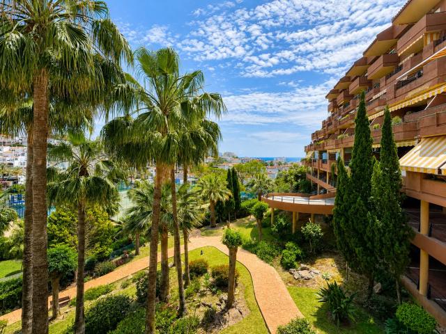 Piso reformado en venta con vistas al mar en Benalmadena