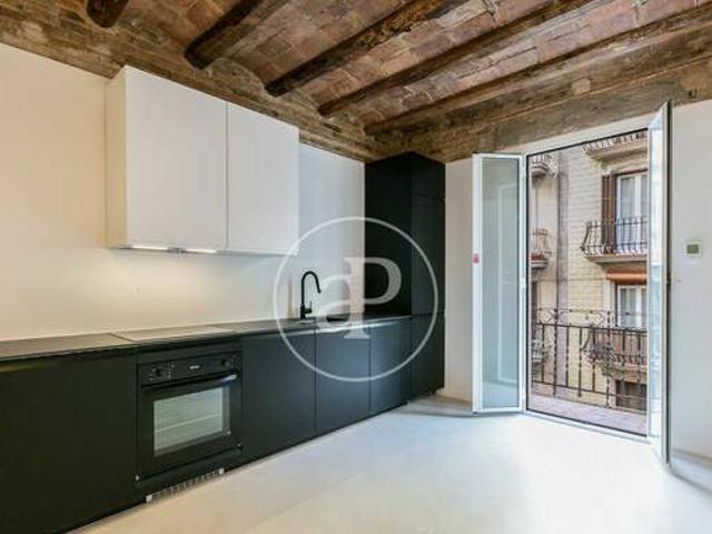 Piso reformado en venta en Poblesec